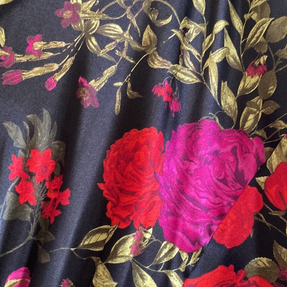 Ambrielle Robe - Picture 2 of 4